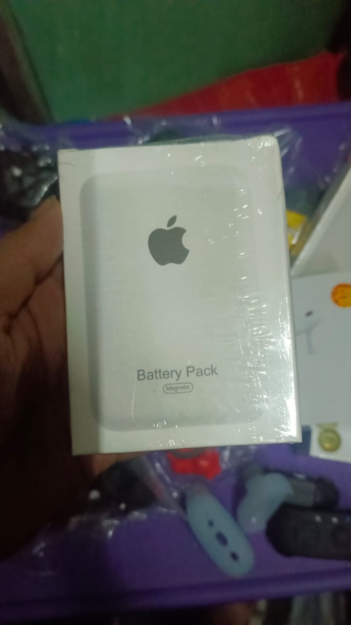 5 in 1 Combo,Eri Pro 2, 4-in-1 Fast Charging Cable, ErriSafe Power Bank, Protective Silicone Case , and Keychain